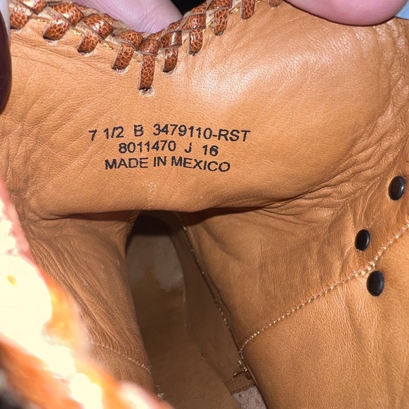 NWOB Frye Victoria  Suede Stud Boot - Picture 5 of 6